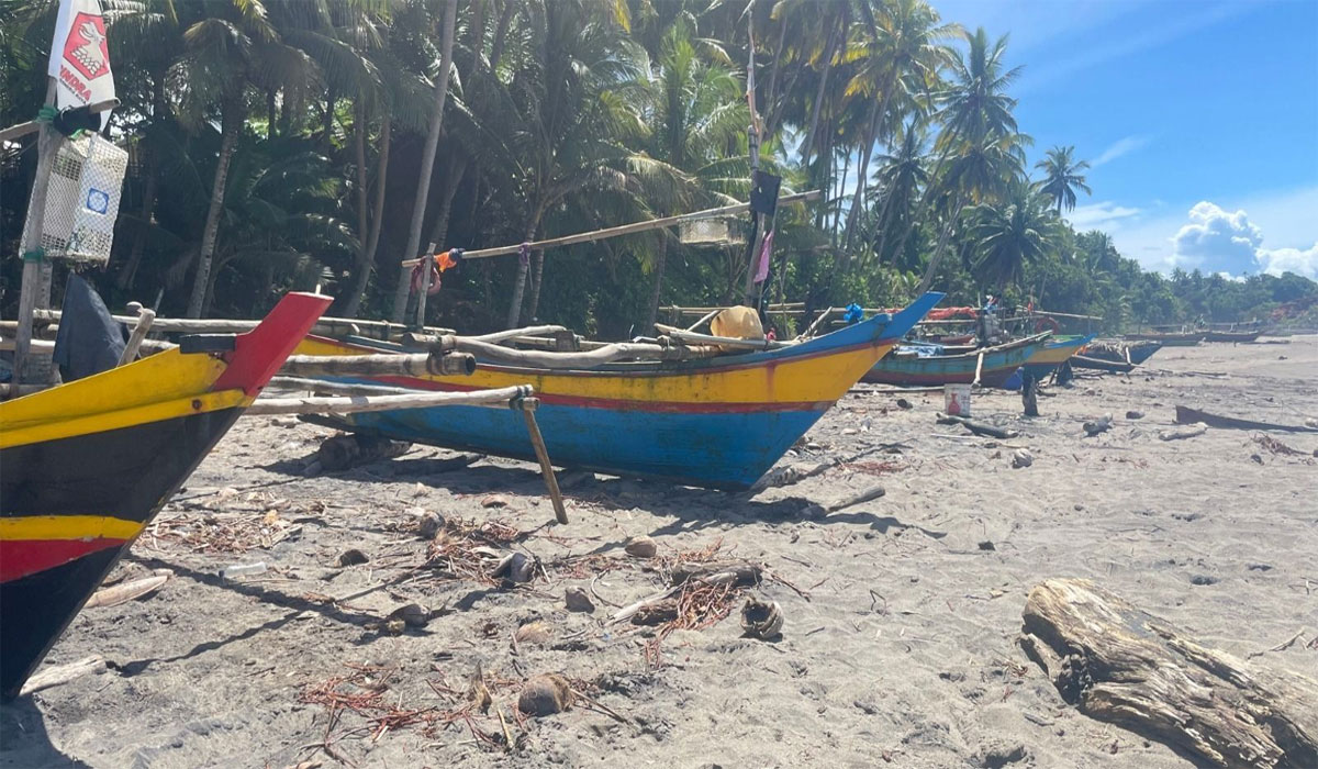 MENCEKAM! Nelayan Bengkulu Terjebak di Tengah Krisis Iklim dan Gempuran Kapal Pukat
